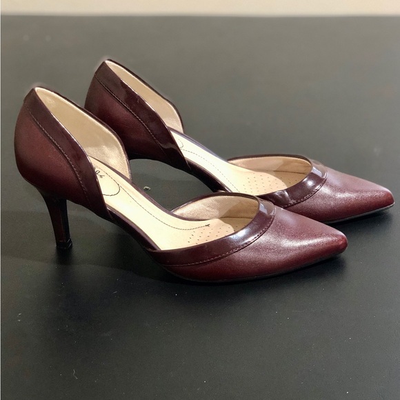 Life Stride Women's Burgundy Pumps - Picture 2 of 8